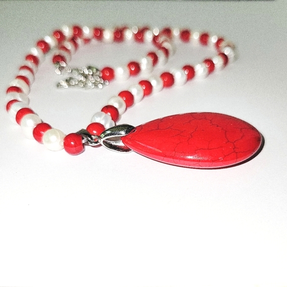 SALE! NEW! Red Howlite Beads & Pendant Necklace w/ White Freshwater Pearls - Picture 3 of 6